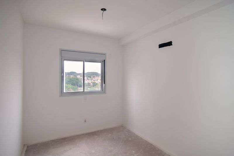 Suíte com janela, no contrapiso